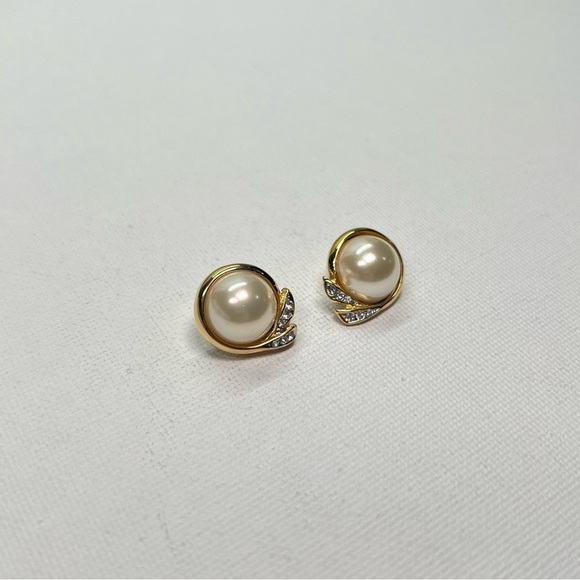 Vintage Gold Tone Faux Domed Pearl Stud Earrings - Picture 2 of 9
